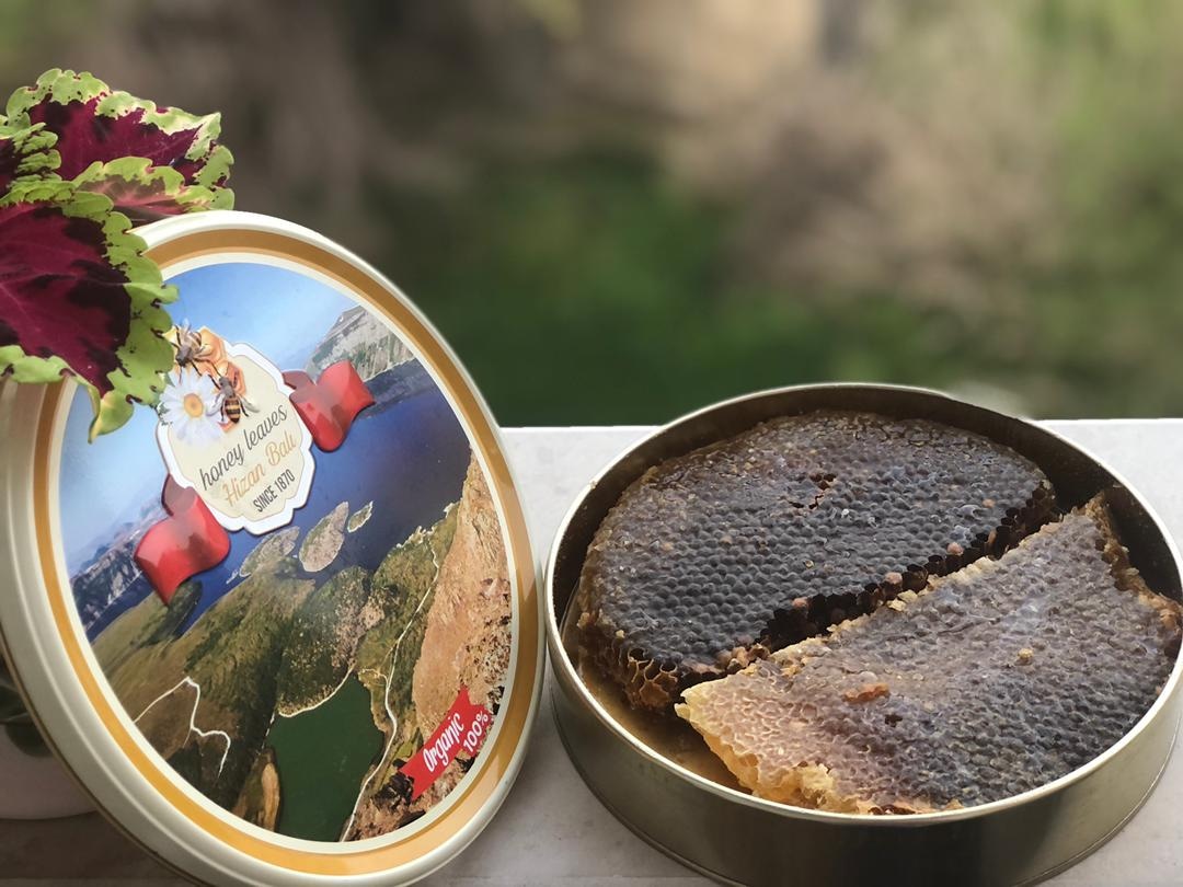 Honey Leaves Karakovan Petek Hizan Balı 1000 Gram